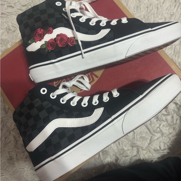 Hi-Top Rose and Checkered Vans- New without box - Picture 5 of 5